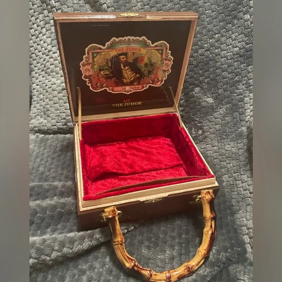 Cigar box purse handmade with bamboo handle - Picture 7 of 8